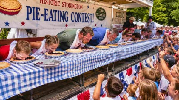 COMO Fair Pie Eating Contest